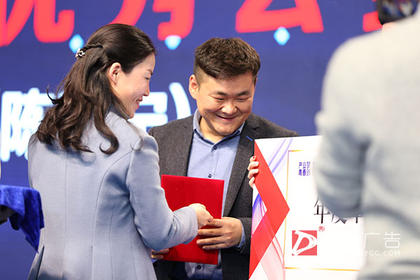 常德市德天廣告有限公司,品牌設(shè)計(jì),活動策劃,影視攝制,廣告設(shè)備租賃,媒體廣告推廣,